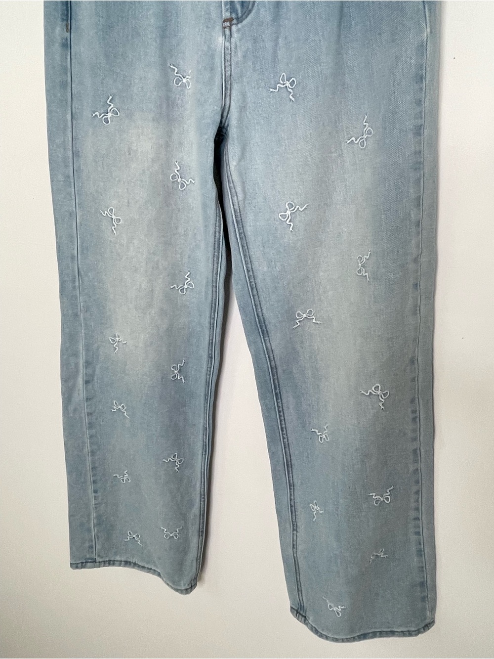 Feminine | Cali 1850 Embroidered Bow Wide Leg Jeans | Light Wash High Rise | 7 - Picture 6 of 11